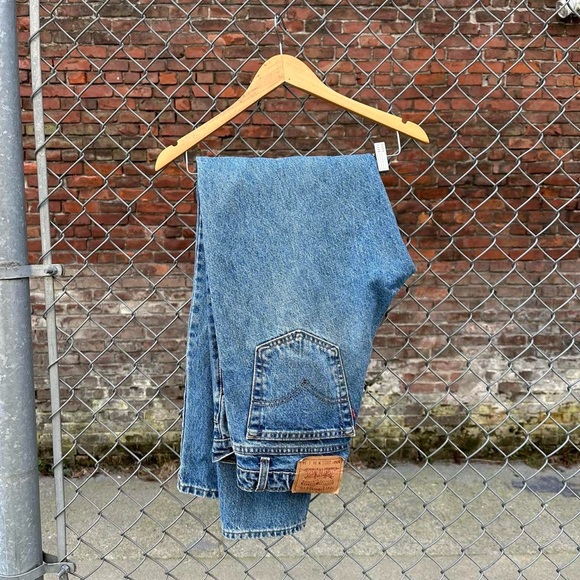 Vintage 90’s 550 Levi’s denim jeans! High waisted tapered leg! - Picture 2 of 5